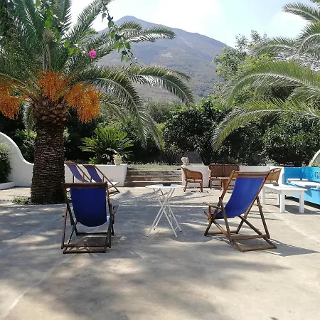 Casa Carlotta 3* Стромболи